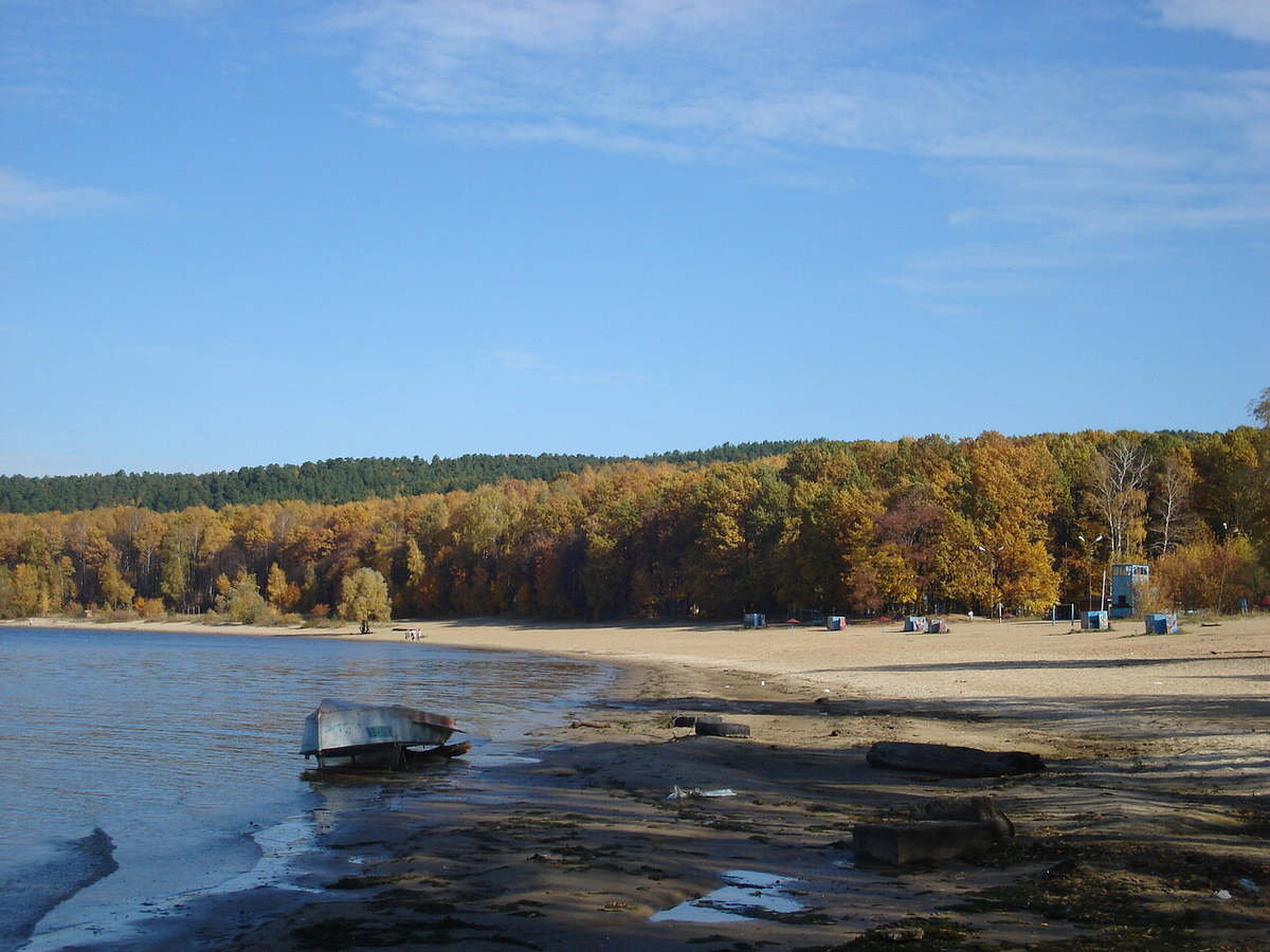 Осенний пляж