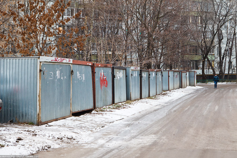 Рынок гаражей москва. Гараж Ракушка. Гараж Ракушка во дворе. Московские ракушки гаражи. Ракушки в Москве гаражи.