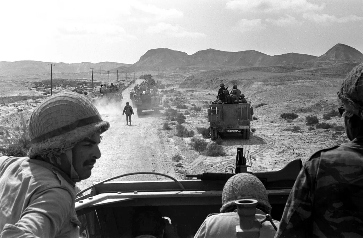 Израильские военные переходят через Синай. 1967 год.
© AP Photo