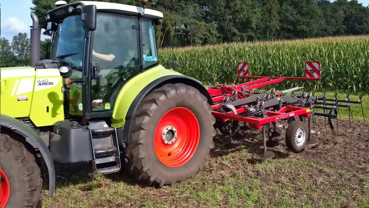 Фото: Скриншот видео с YouTube-канала 4Disc Культиватор нового поколения 4Disc ActiCut с вращающимися дисками и плоскими лапами