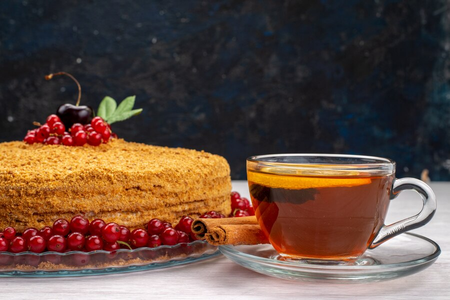 https://ru.freepik.com/free-photo/a-front-view-round-honey-cake-delicious-and-baked-with-red-cranberries-and-tea-on-the-grey-desk-cake-biscuit-sugar-photo_9597433.htm#query=%D1%87%D0%B0%D0%B9%D0%BD%D1%8B%D0%B9%20%D0%BF%D0%B8%D1%80%D0%BE%D0%B3&position=6&from_view=keyword&track=ais&uuid=a7bb7563-cbb8-4554-ab6e-b57621e430c7