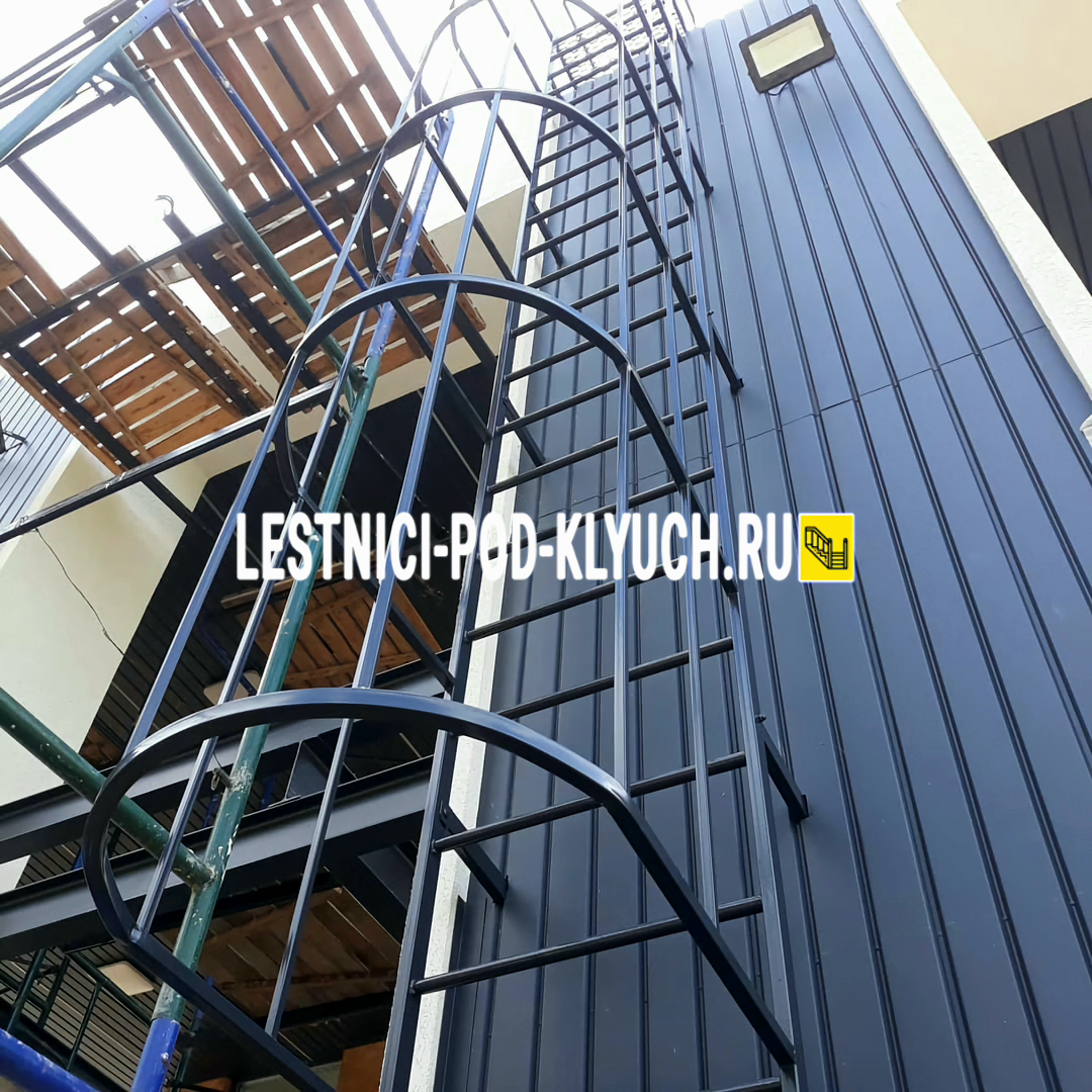 Принимаем звонки: пн-вс с 8:00 до 21:00 (+7 499 490-72-90). Электронная почта: info@lestnici-pod-klyuch.ru 