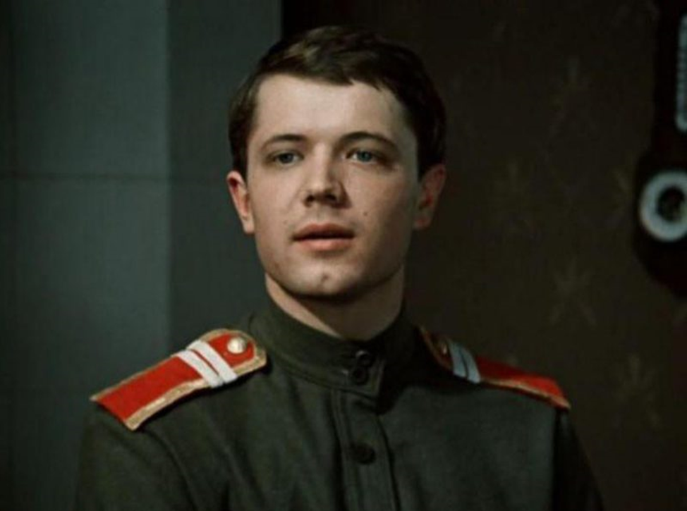 Андреем ростоцким. Андрей Ростоцкий. Дни Турбиных 1976 Андрей Ростоцкий. Андрей Ростоцкий актер. Андрей Ростоцкий дни Турбиных.