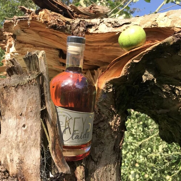 Картинка с сайта https://www.spiritshunters.com/calvados/keys-claids-a-whisky-variant-based-on-calvados-the-latest-creation-of-alain-dauget/amp/