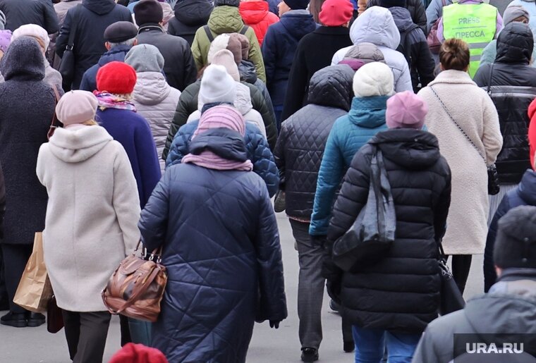    Жители пришли обсудить дальнейшую судьбу ДК