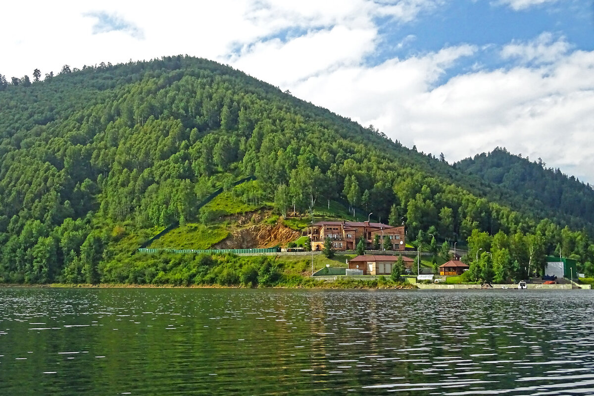     На берегах залива Шумиха уже раскинулись серьезные частные владения