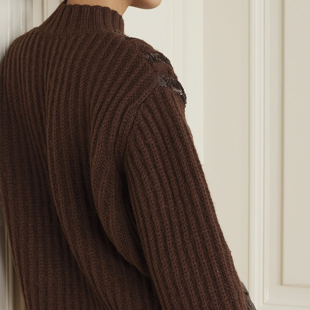 Свитер бренда Dries Van Noten Фото взято с интернет-магазина https://www.net-a-porter.com/ 