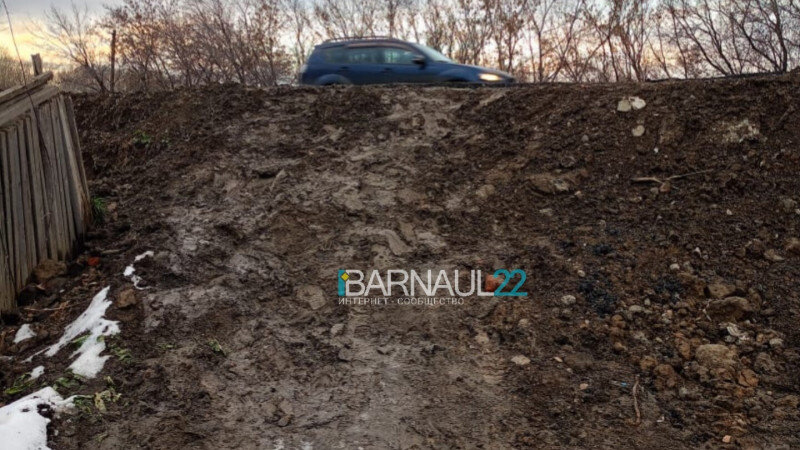     Ломать не строить: жители Барнаула жалуются на убитые дороги после ремонта. Barnaul 22