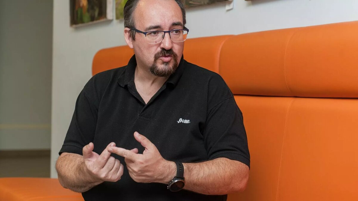     Победителя интеллектуального шоу «Своя игра» и бывшего директора «Академии первых в Перми уличили в присвоении школьного ноутбука и хищении денег учреждения.