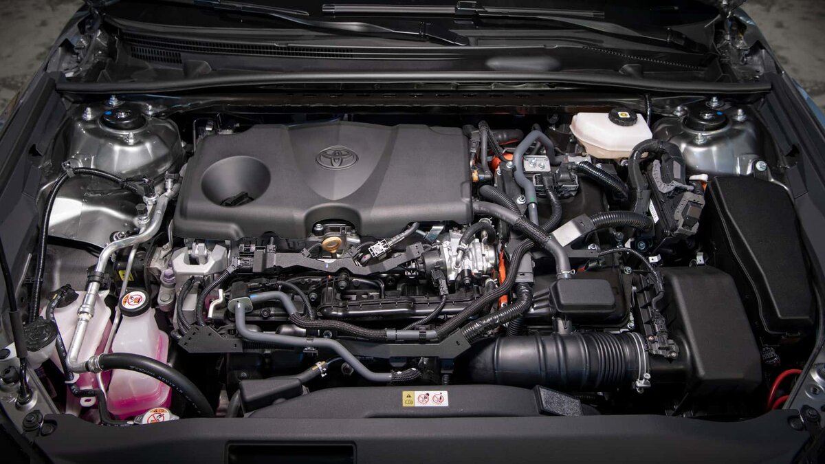 Toyota представила новую Camry. Моторов V6 больше нет