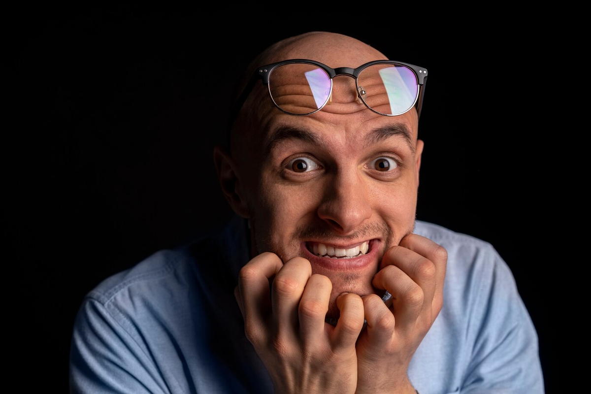 мысль преследующая человека. думай развивайся. психологические способности. галлюцинации. мысли в голове.