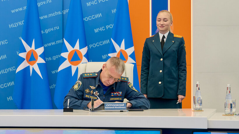    Подписание соглашения о взаимодействии между Министерством Российской Федерации по делам гражданской обороны, чрезвычайным ситуациям и ликвидации последствий стихийных бедствий и ООО «Газпром межрегионгаз». ©Пресс-служба МЧС