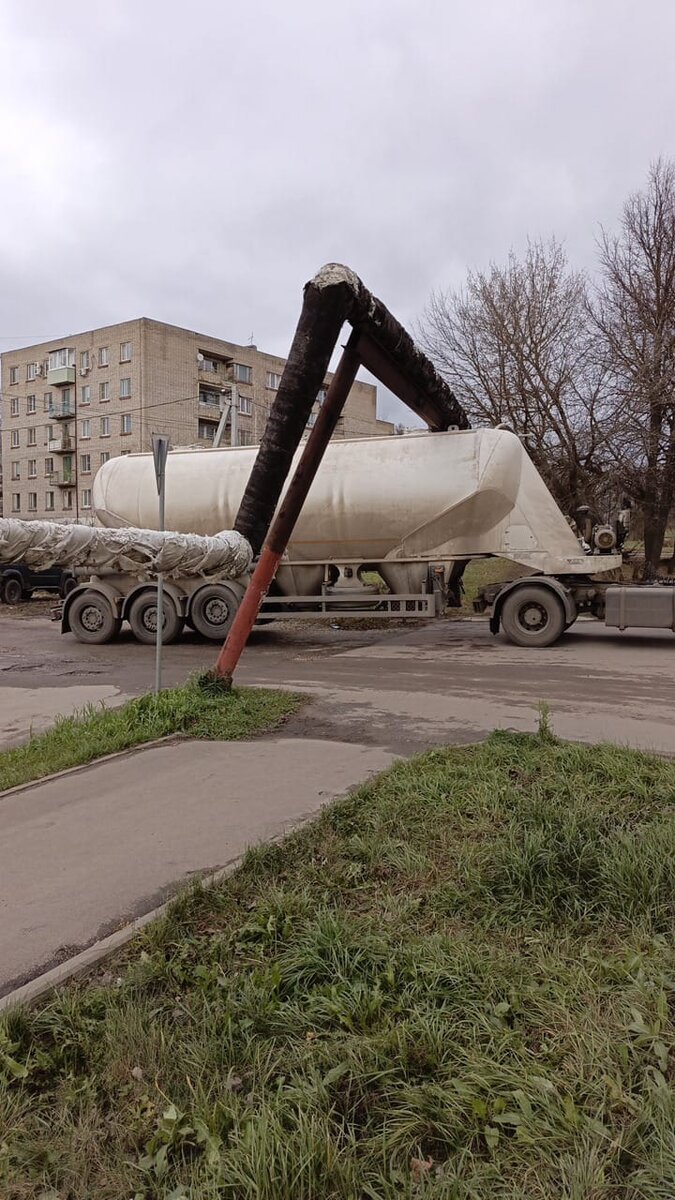 Автомобиль с кузовом-цистерной не вписался в наш трубопровод. | ТеплоМастер  | Дзен