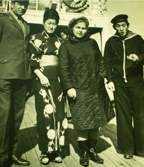 Вера Линд (вторая справа) на съемках фильма " Пароль не нужен". Фото: из архива В. Линд Подробнее: https://primamedia.ru/news/1395608/?20112022