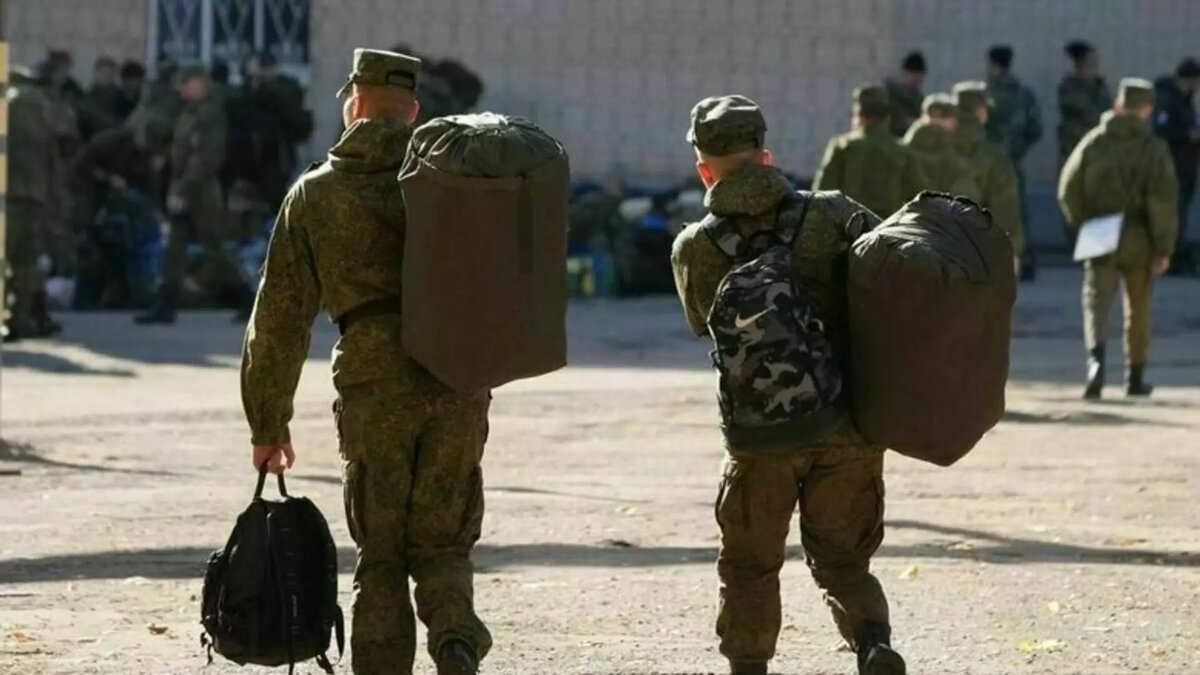     Власти Удмуртии приняли решение о региональной выплате в размере 50 тысяч рублей мобилизованным, которые заключают контракты с минобороны России. Об этом в видеозаписи на своих страницах в соцсетях сообщил глава республики Александр Бречалов.