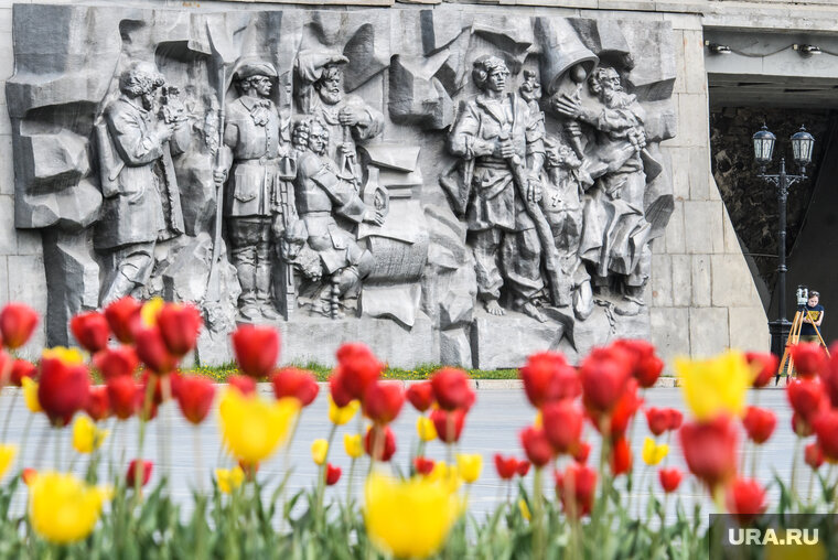    Оказалось, что «Уралтрансмаш» создавал лишь барельеф, но об этом все забыли за 50 лет