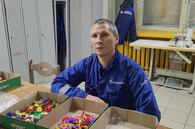    Айнур Азанов за работой. Фото: АиФ - Тюмень/ Екатерина Скудина