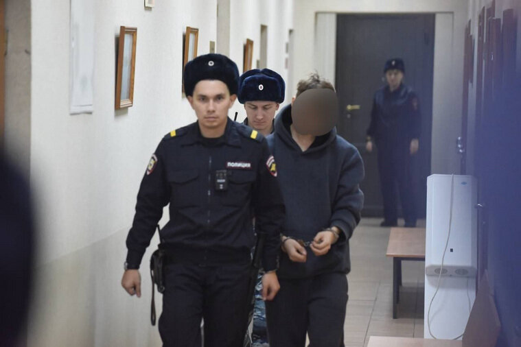    На процесс пригласили родственников школьника