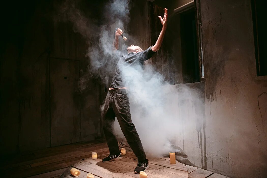 Первый класс учительница. Иммерсивный спектакль зеркало карлоса. Иммерсивный театр в москве. Иммерсивный спектакль зеркало карлоса. Иммерсивное шоу зеркало карлоса.