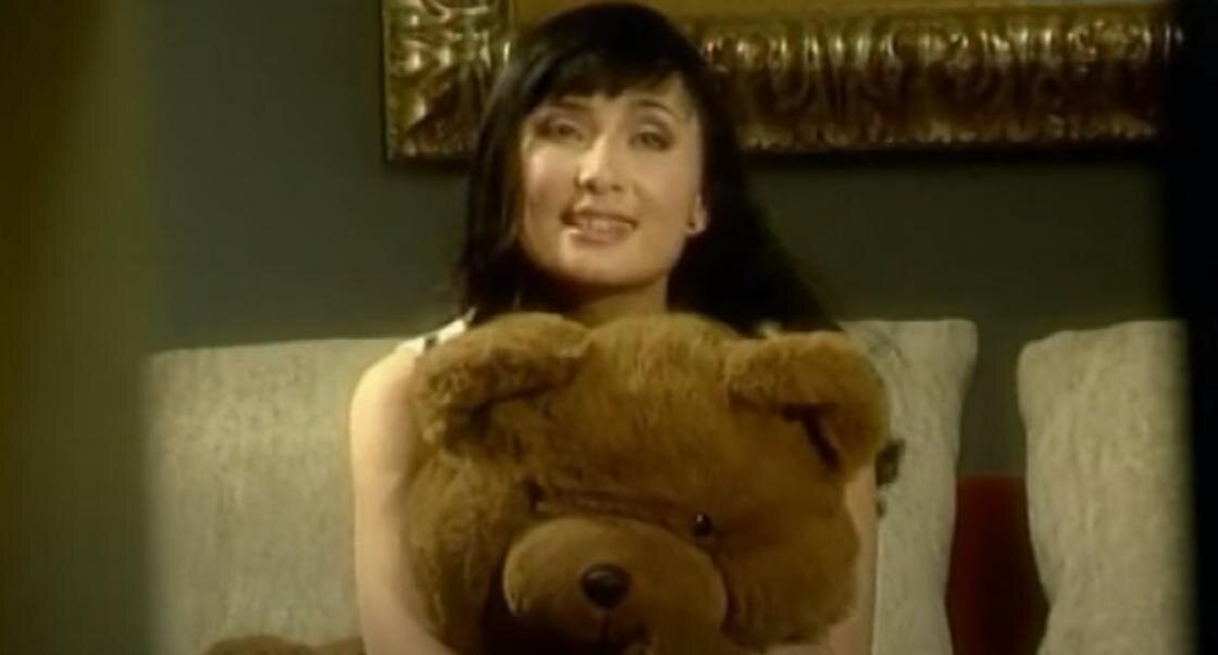    Кадр из клипа «Махаббат жалыны»:YouTube / MADINA SADVAKASOVA