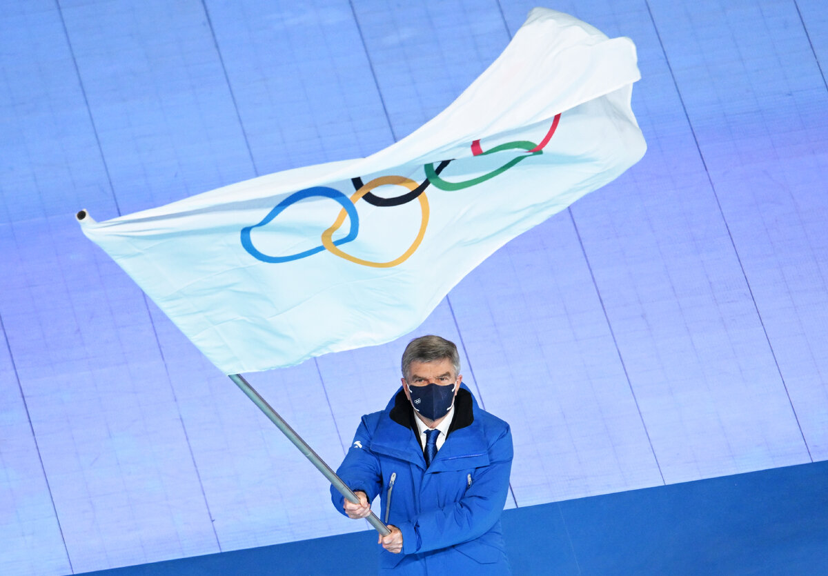 Мок разрешил российским спортсменам. Флаг Олимпийских игр России. Флаг Олимпийских игр 2022.