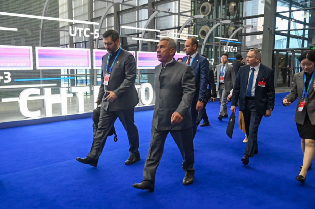    Рустам Минниханов побывал на Китайской выставке высоких технологий