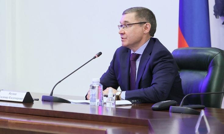    Владимир Якушев обсудил с представителями регионов УрФО высокий спрос на рабочую силу