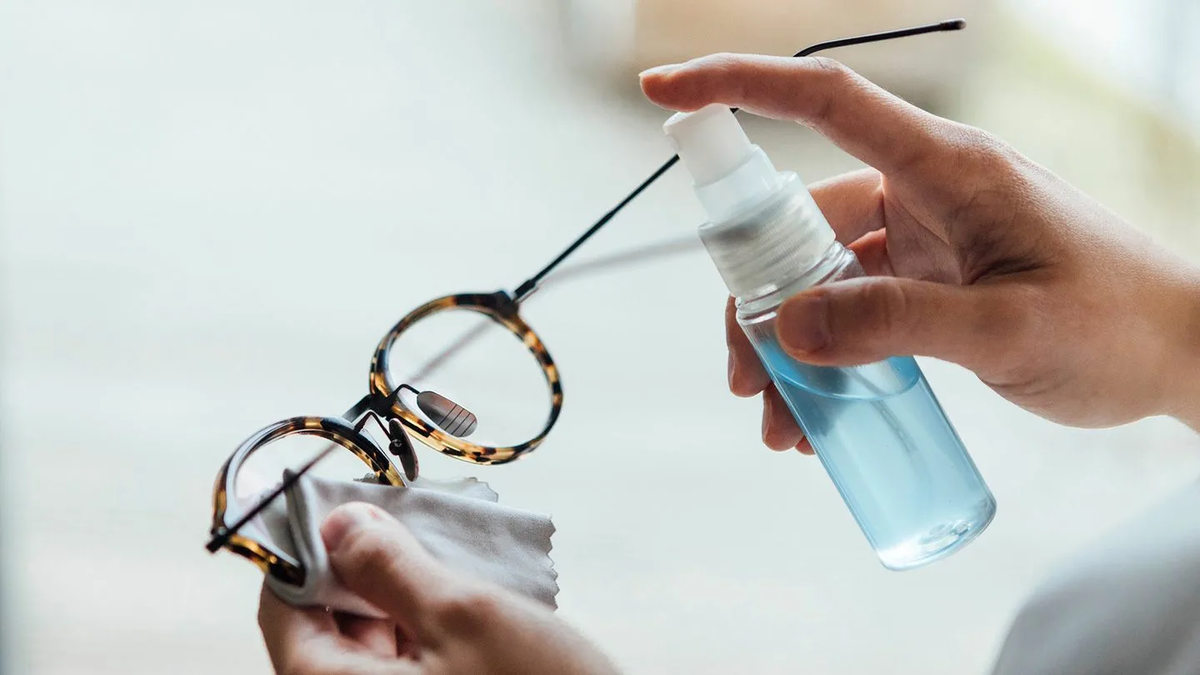 чистые очки. как ухаживать за очками для зрения.