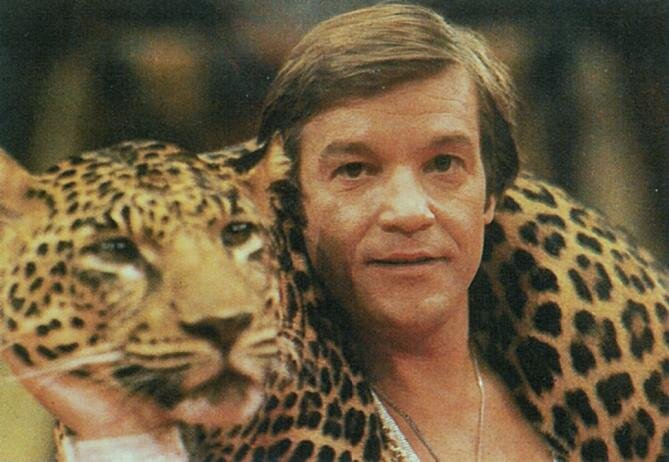 Валерий Филатов (Дацюк) с леопардом в 1984 году. Источник: https://www.kino-teatr.ru