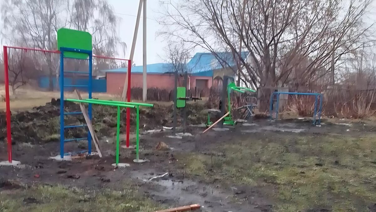     Подрядная организация больше полугода пытается смонтировать конструкции, но готовность составляет всего лишь 5%.