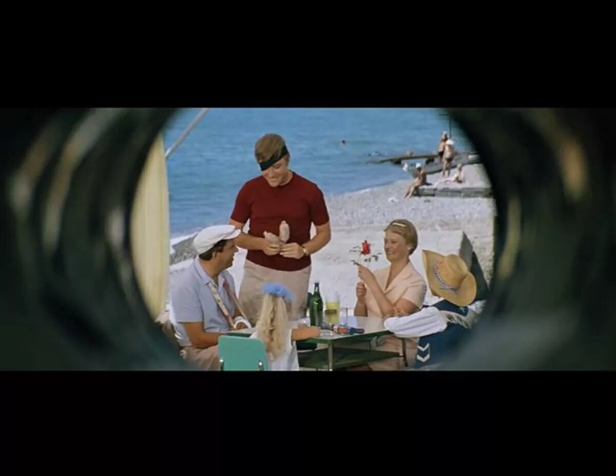 Кадр из фильма «Бриллиантовая рука»,(1968 г.)
