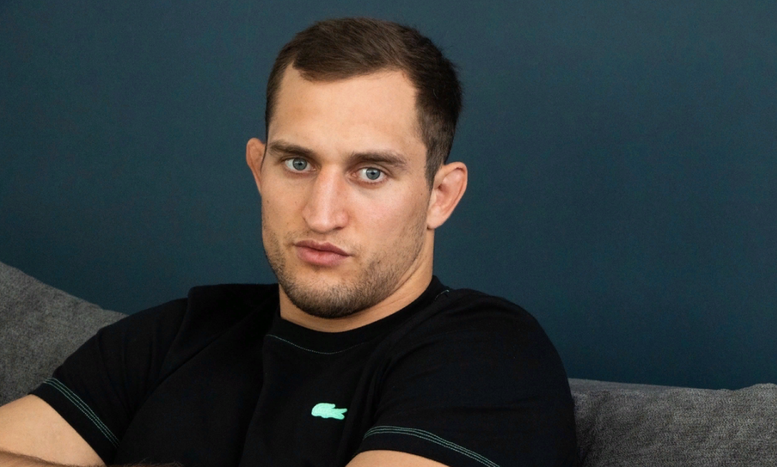 Великолукский профессиональный боец ММА Руслан Шамилов готовится к бою. Фото: Luki-News