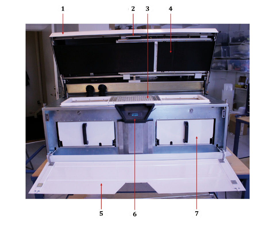 Принтер Blueprinter M3 с открытой верхней крышкой и передней панелью