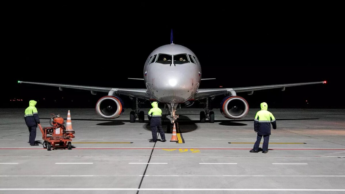     Российский авиапарк столкнулся с колоссальными трудностями. Старые пассажирские самолёты изнашиваются, а новых до сих пор нет. Разбираемся, на чём придётся летать россиянам в 2024 году.