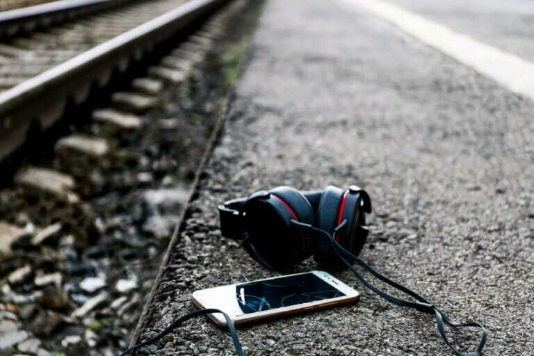    В Оренбуржье на железной дороге травмировано 8 человек, 6 из них погибли Марина Шарт