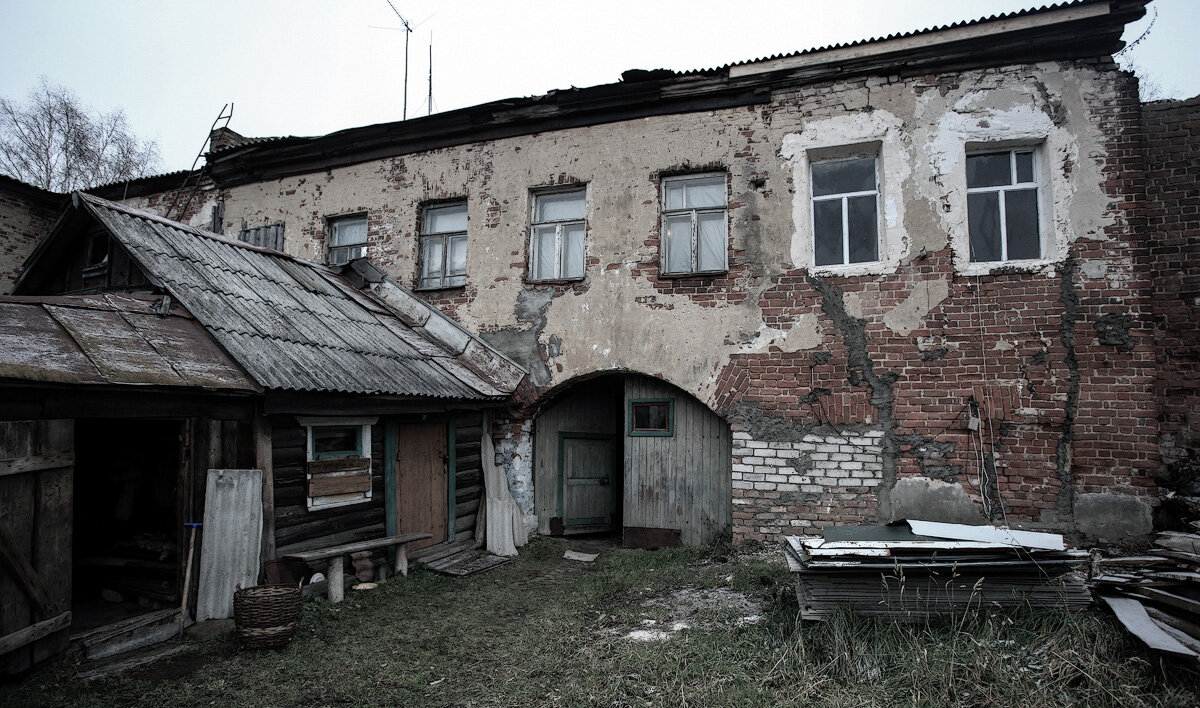 Бедная провинция. Деревня разруха Российская разруха. Деревня в Польше разруха. Российская деревня разруха нищета. Бедная деревня.