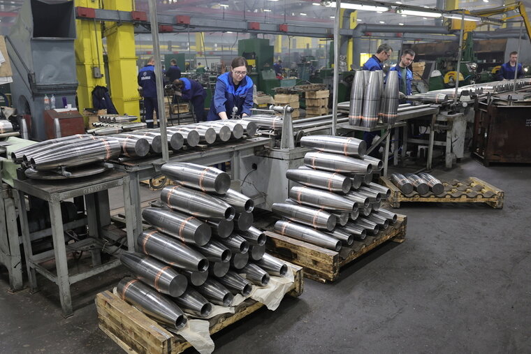    Помимо относительно высокой зарплаты, предприятие предлагает иногородним сотрудникам общежитие