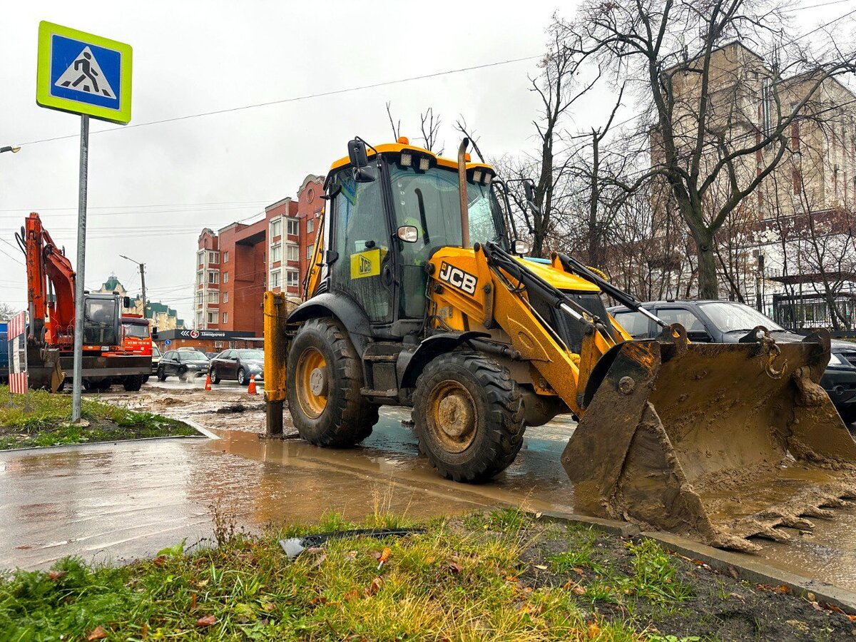 Маршруты шести автобусов изменили в Липецке из-за порыва трубы на Фрунзе |  Вести Липецк | Дзен