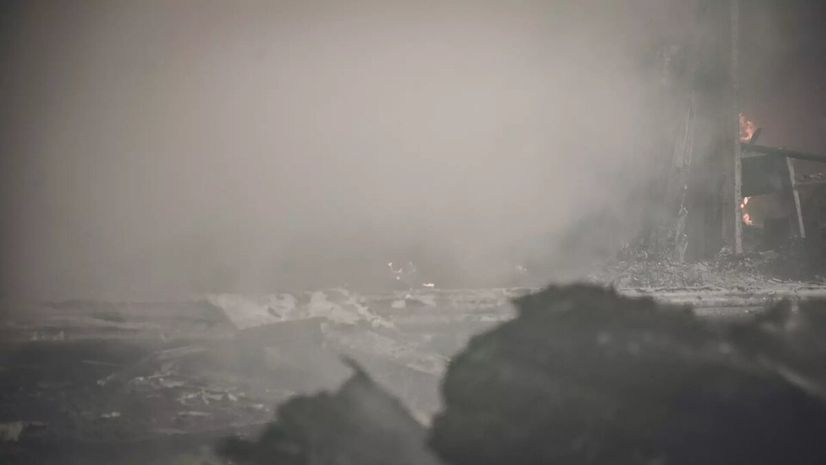     В Удмуртии двое детей, дошкольник и первоклассник, залезли на чердак чужого дома и подожгли там ветошь. Начался пожар. К счастью, мальчишки успели убежать.