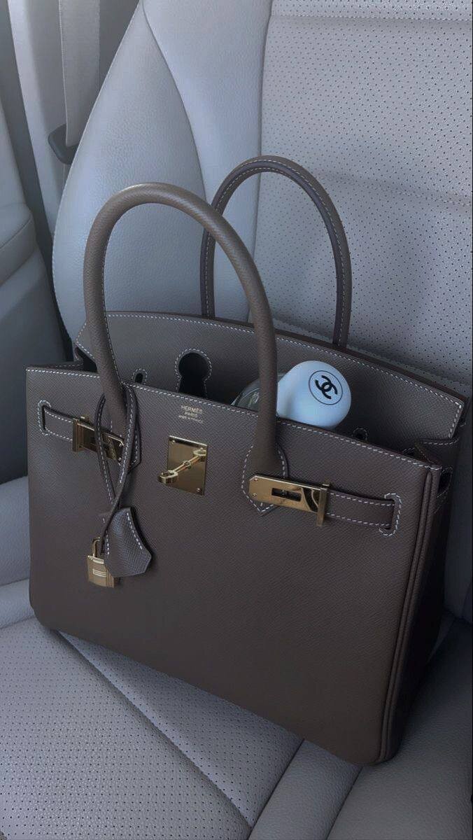 Hermes - один из самых лучших брендов сумок по версии онлайн магазин Demure.