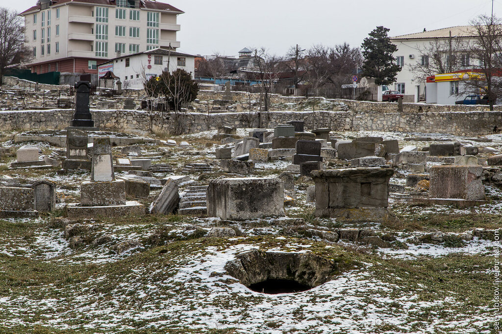 Караимское кладбище