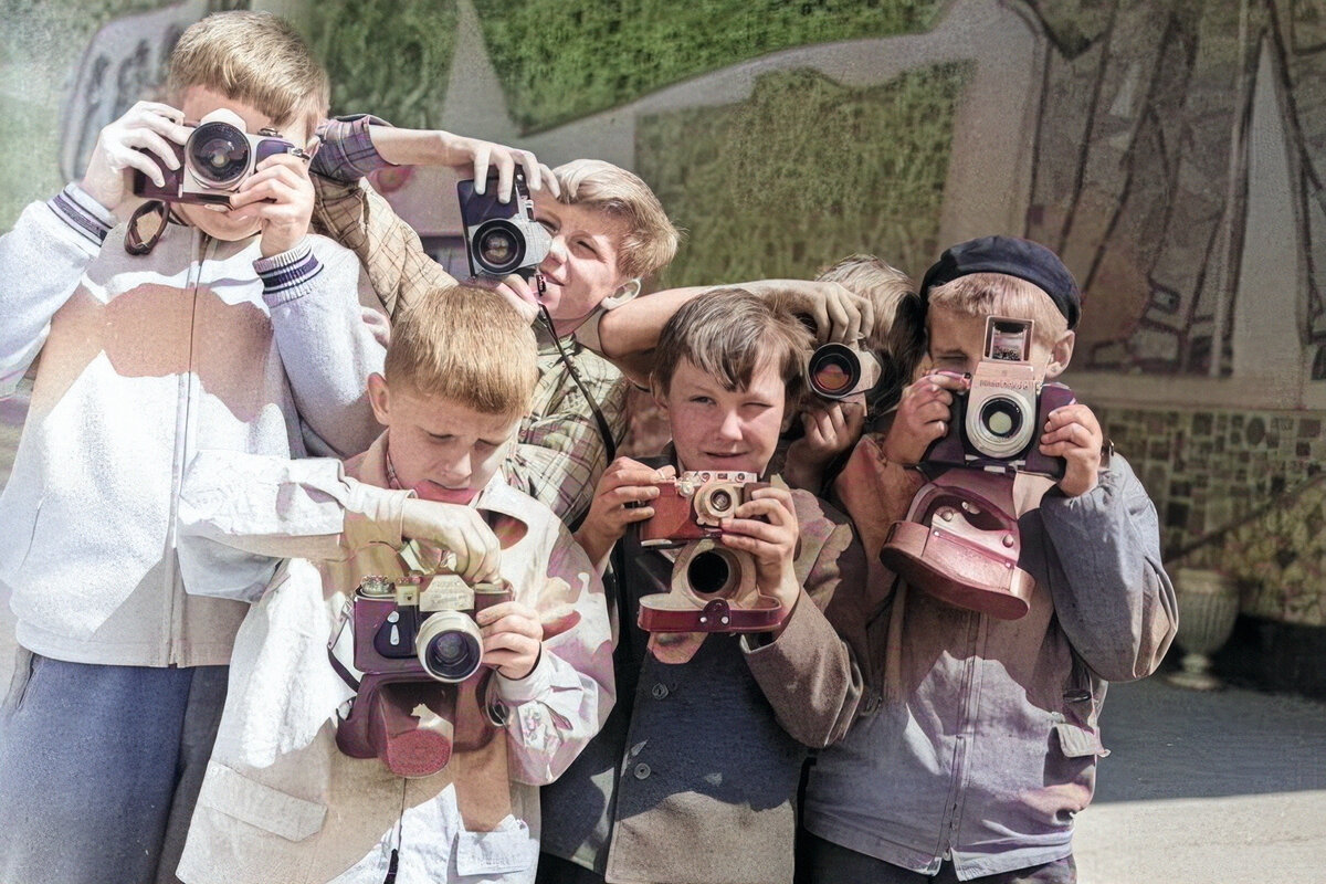 Фотокружок дом пионеров Павлоград. Счастливые советские дети. Советское детство. Советский фотограф.