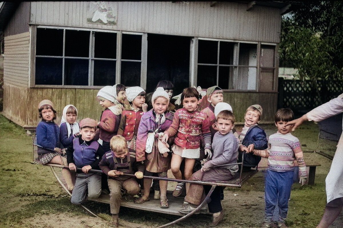 Детство 80 х песня. Счастливые советские дети. Советское детство. Советский детский сад. Советские дети во дворе.