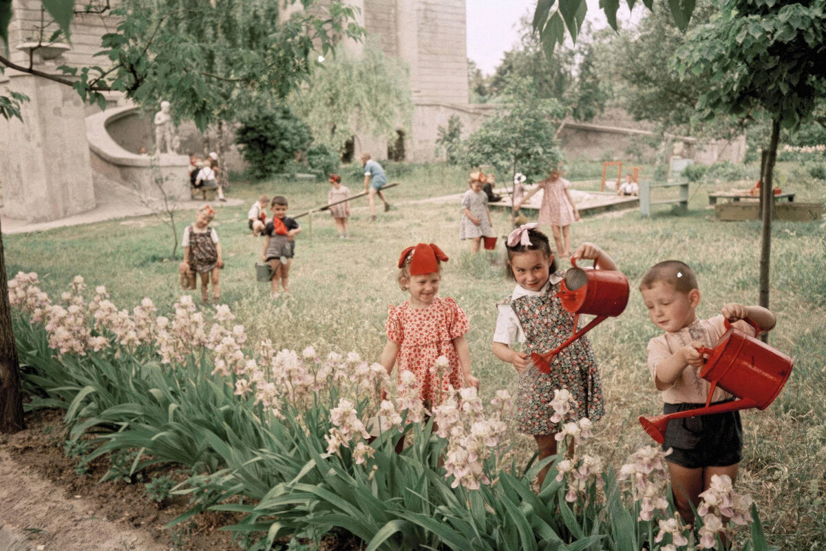 Создайте праздник как в детстве. Фотограф семён Осипович Фридлянд. Фотограф семён Осипович Фридлянд дети. Детский сад СССР 70годы. Детский сад СССР 80-Е