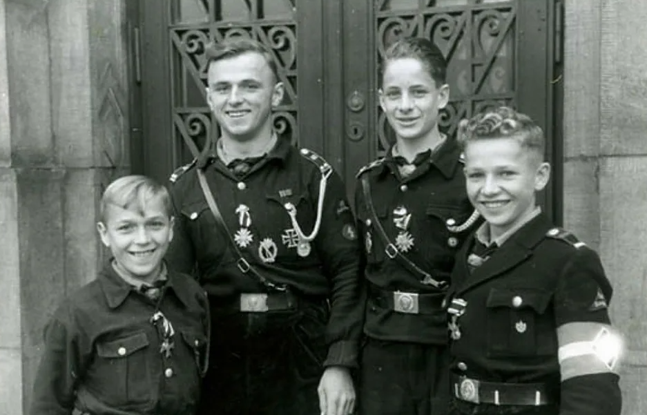 Фашистские школы. Дойчес Юнгфольк. Гитлерюгенд 1939.