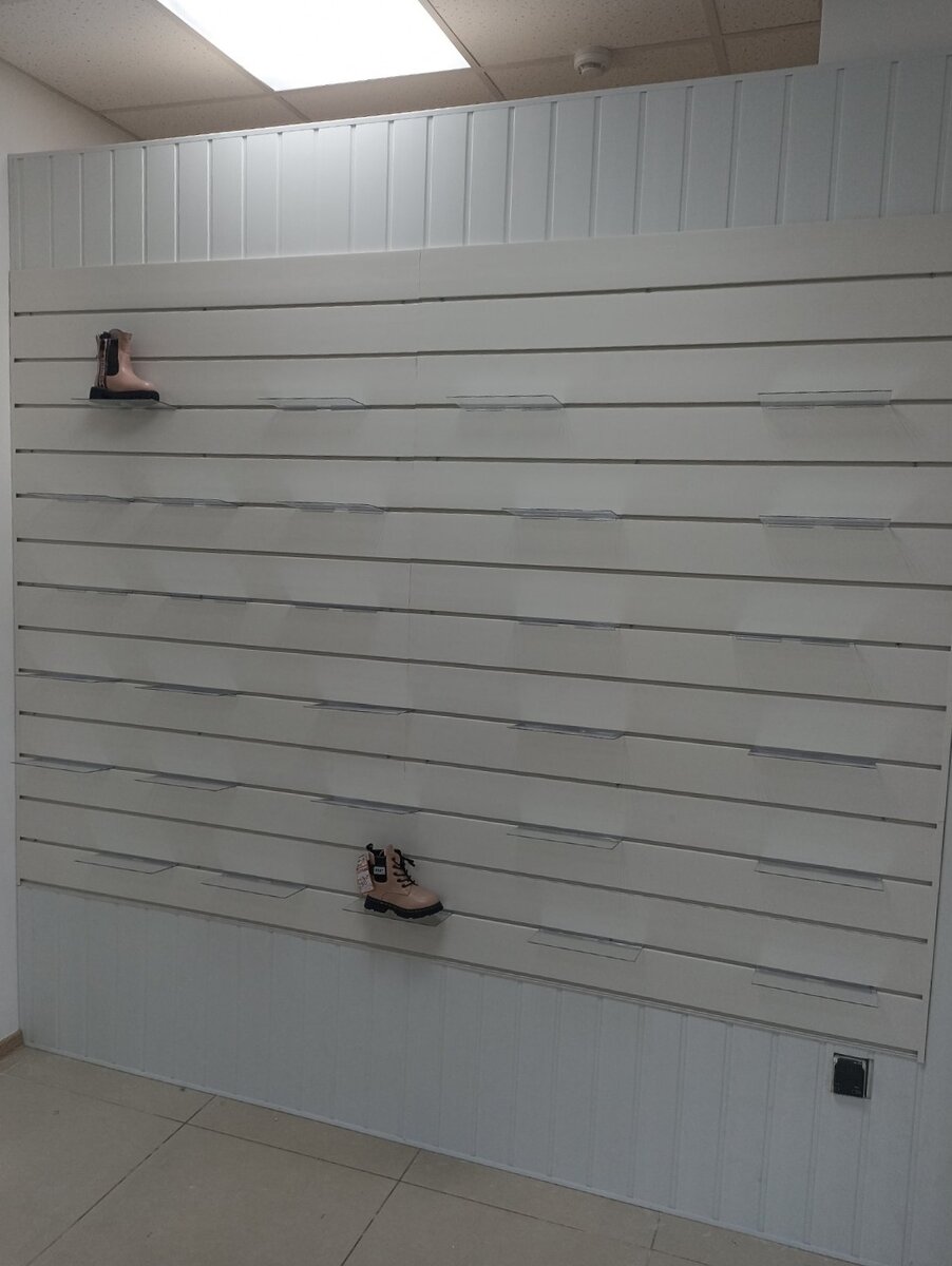 Так выглядят эконом панели с полками под обувь. 