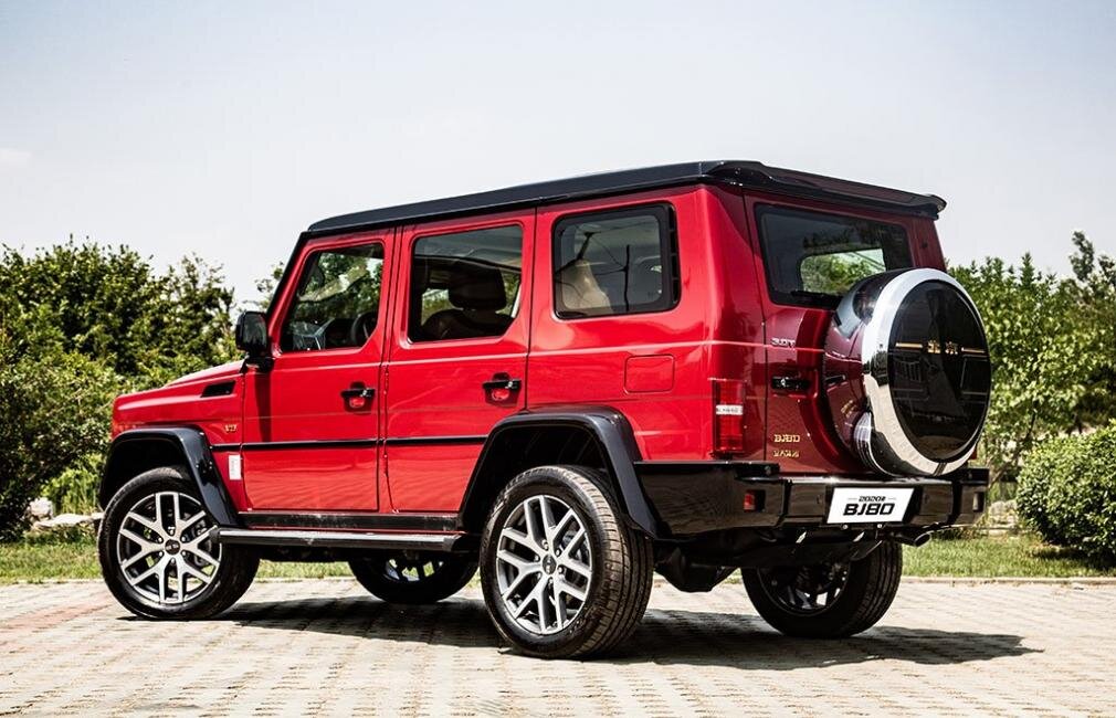 Сходство с G-классом просто поразительное. Как говорится "один в один" скопировали.