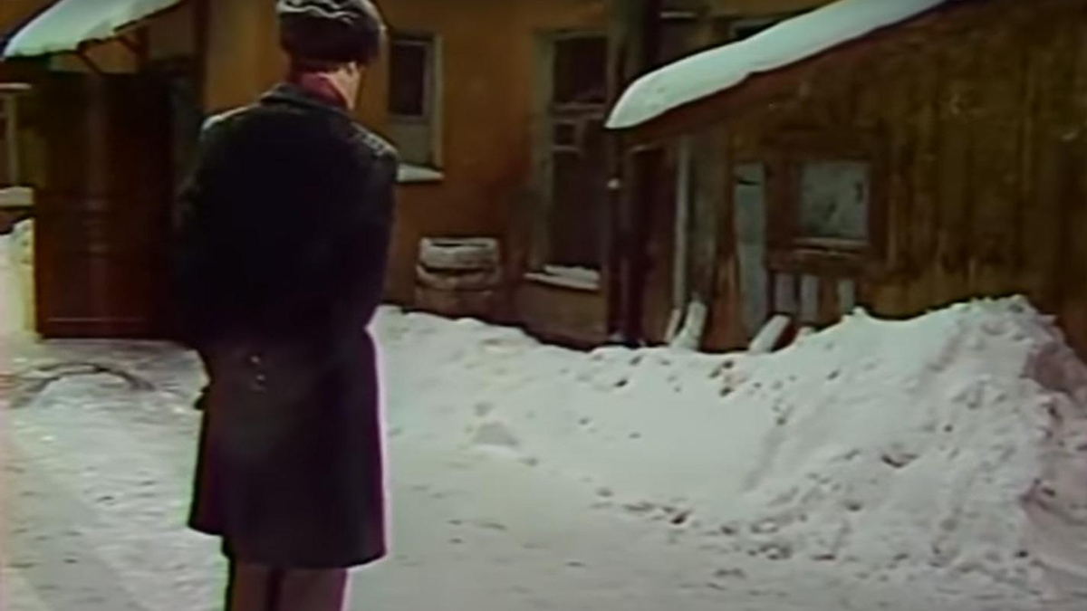 Пал Палыч во дво­ре в рай­оне Кур­ско­го вокзала 