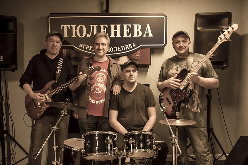 «группа Тюленева», источник: https://sub-cult.ru/interview/14187-chrezvychajnoe-intervyu-s-mikhailom-puchkovskim-i-retsenziya-na-novyj-singl-gr-tyuleneva