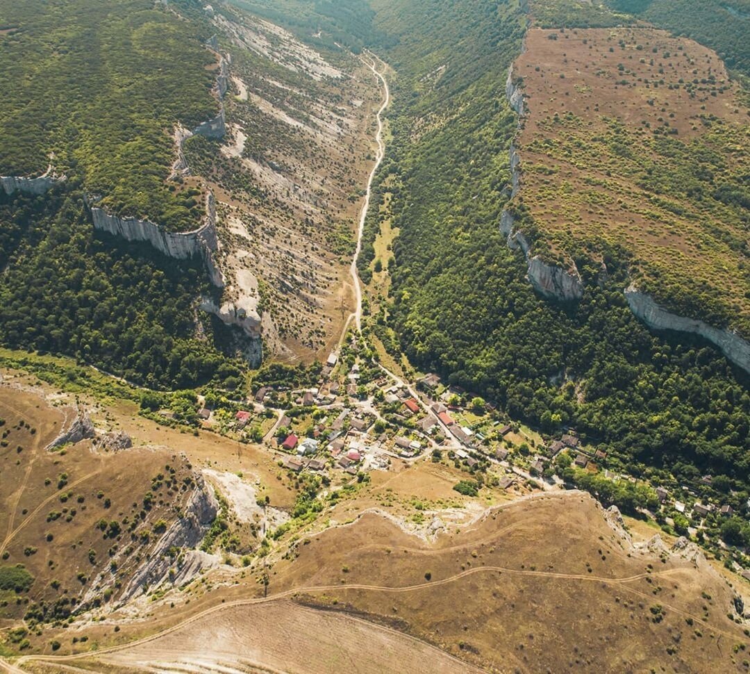 Рэп бахчисарай. Староселье Бахчисарай. Староселье (Крым). Бахчисарай Бах Старосель скалы. Мендерес Бахчисарай.